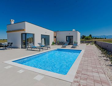 Vakantiehuis Villa mit beheiztem Pool - von TA Leut Agency