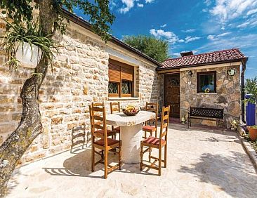 Vakantiehuis Anita 1 mit Pool