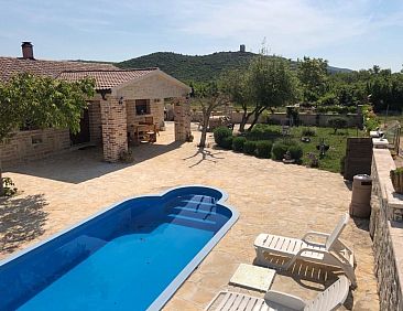 Vakantiehuis Anita 2 mit Pool