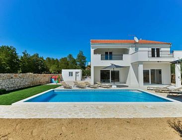 Vakantiehuis Villa Natura with pool