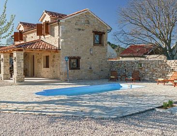 Vakantiehuis Holiday Home Marilu with pool
