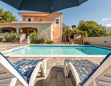 Vakantiehuis Holiday House Laetitia with pool