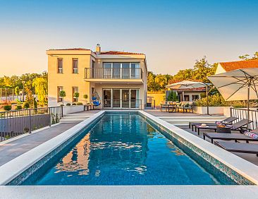 Vakantiehuis in Dugopolje mit Privatem Pool