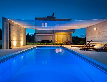 Vakantiehuis in Dugopolje mit Beheiztem Pool