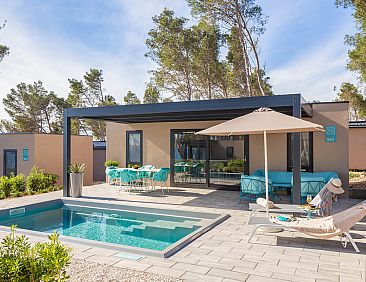 Luxury Holiday Home Pool