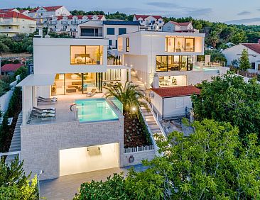 Vakantiehuis in Sutivan mit Privatem Pool