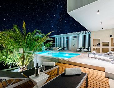 Vakantiehuis Wunderschönes Ferienhaus in Sutivan mit Privat