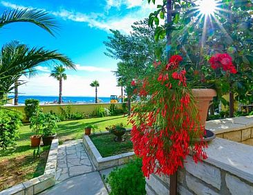 Appartement Holiday Apartment Inga with exit to the beach