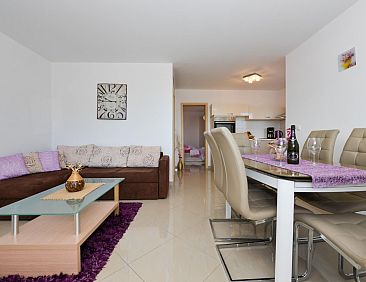 Appartement für fünf Personen im ersten Stock