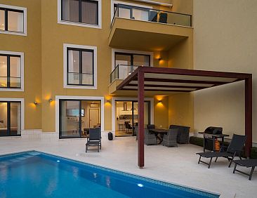 Vakantiehuis Luxuriöse Villa Golden D am Strand mit Pool