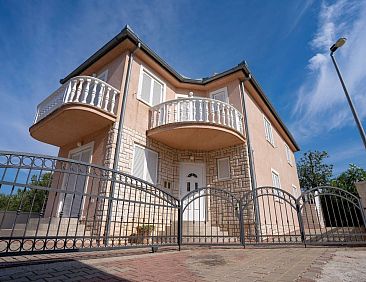 Appartement Schöne Wohnung in Sveti Filip I Jakov mit priva