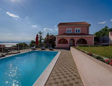 Vakantiehuis Villa mit Pool und schönem Meerblick
