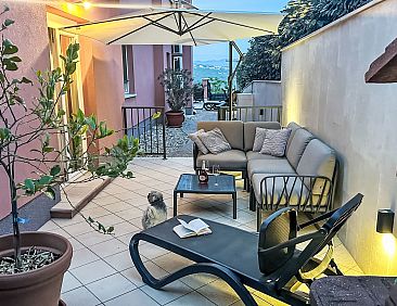 Appartement Modernes Apartment mit großer Terrasse und Gril
