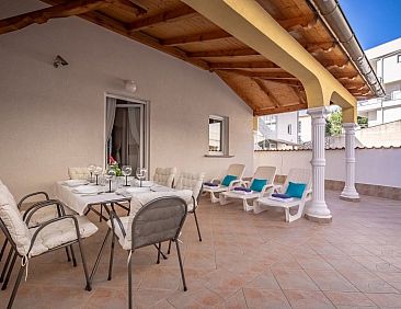 Appartement Wohnung mit Terrasse und Meerblick