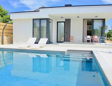 Vakantiehuis Luxuriöses Ferienhaus Sunny Garden in Barbat a