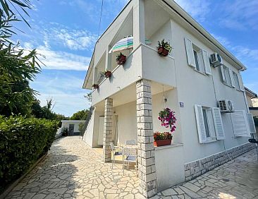 Appartement Schöne Ferienwohnung in Jadranovo mit Grill, Te