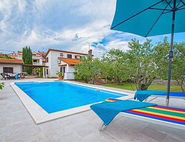 Vakantiehuis Villa "Olive Tree" mit Schwimmbad