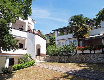 Appartement mit einer überdachten Terrasse