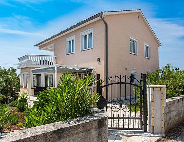 Vakantiehuis "Nika" mit privatem Pool