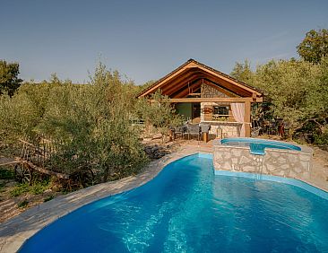 Vakantiehuis Haus mit Pool, 50 Meter vom Meer entfernt