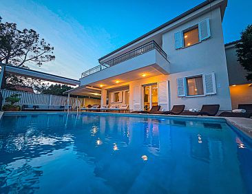 Vakantiehuis Geräumige, luxuriöse 5*-Ferienvilla mit Meerb