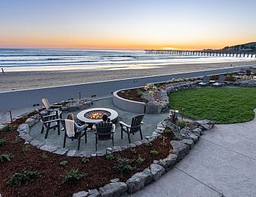 Shoreline Inn...on the beach