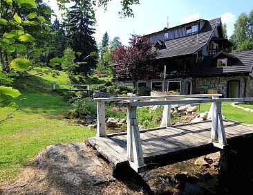 Vakantiehuis Exklusives Ferienhaus mit Schwimmbad direkt am 