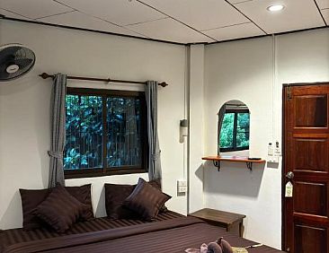 Khao Sok Jungle Huts Resort