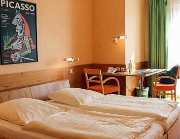 An der Persiluhr Stadt-gut-Hotel