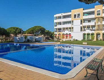 Apartment with Pool, Balcony &amp; Airco