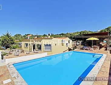 Vrijstaande woning in Santa Bárbara de Nexe