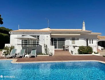 Luxe Vila in Olhos d'Agua
