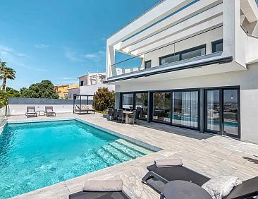 8 persoons villa met zwembad