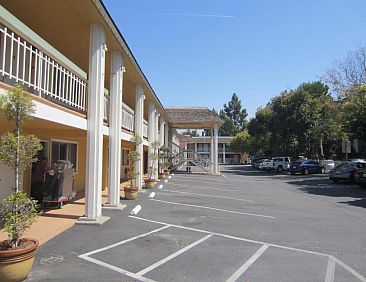 Caravelle Inn & Suites