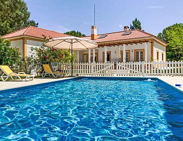 Vakantiehuis UA 25- Pine Villa
