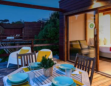 Bungalow Compact Wood