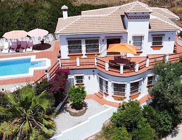 Villa Los Naranjos, pool en zeezicht
