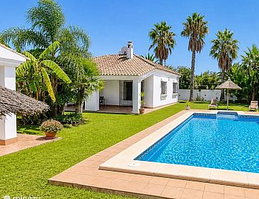 Patio villa (12 pax) met zwembad