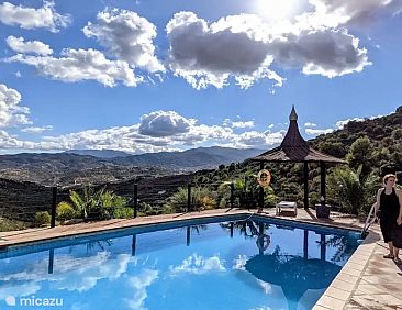 Privé bungalow met jacuzzi op park.