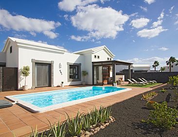 Vakantiehuis Charmantes Ferienhaus in Yaiza mit Privatem Poo