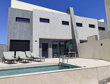 Vakantiehuis Luxuriöse Villa mit privatem Pool und Bergblic