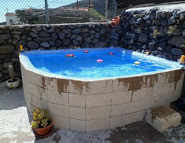Vakantiehuis Haus mit Schwimmbad-Whirlpool in ruhiger Umgebu