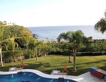 Appartement mit Terrasse, Pool und Garten