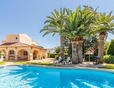 Vakantiehuis Haus mit privatem Pool, Garten und privatem Par