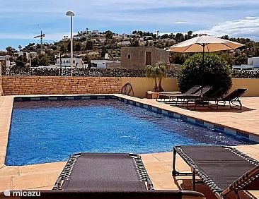 Luxe villa finca-stijl zwembad met zeezicht