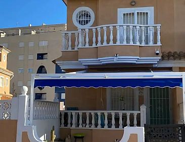 Huis bij duinen en zee in La Mata
