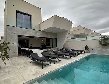 Royale villa met sauna en zwembad
