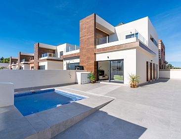 Vrijstaande woning in Daya Nueva