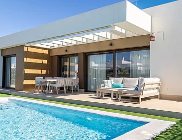 Luxe villa + zwembad nabij golfbaan!