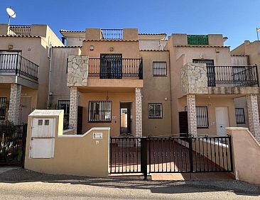 Geschakelde woning in Punta Prima